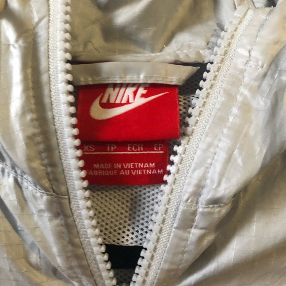 Nike silver and white track jacket - Picture 3 of 8